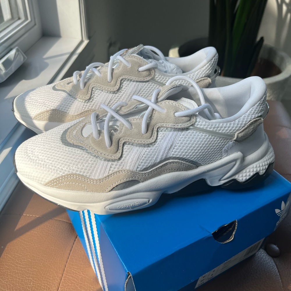 Adidas Ozweego size 8 women (6.5 men)